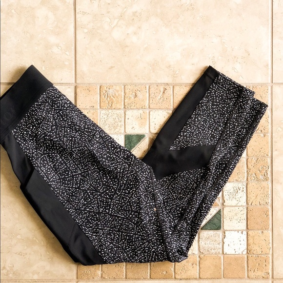 lululemon athletica Pants - Lululemon Box It Out Tight, White/Black, sz 6!